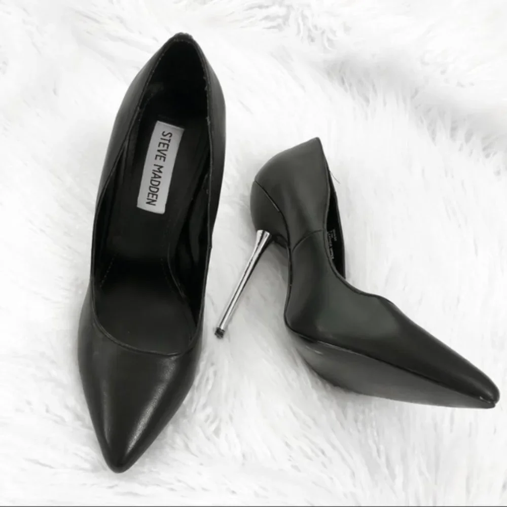 Steve Madden Black Pumps with Gold Metal Stiletto - Picture 1 of 4